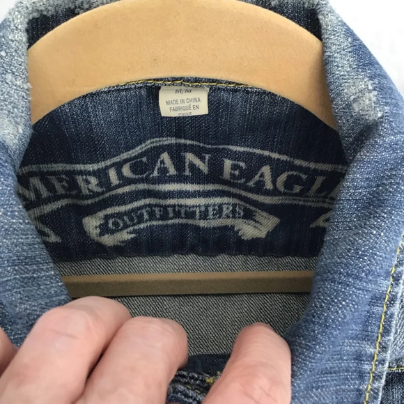 American Eagle Women’s Distressed Cropped Denim Jacket Blue Size Medium - Picture 5 of 10